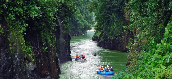 Fluss raften durch Schlucht - Pacuare Lodge Fluss- Costa Rica