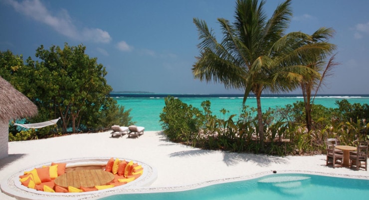 Soneva Fushi - Pool mit Blick auf Meer