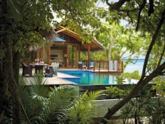 Villingili Resort And Spa - pool und garten