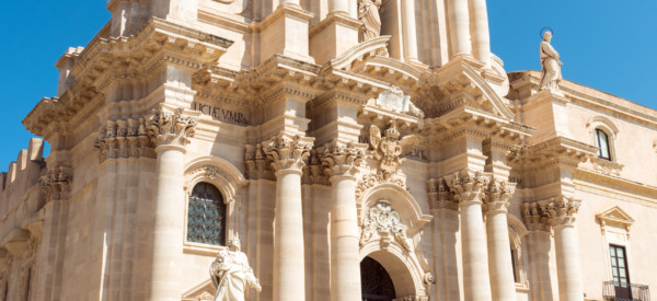 the-cathedral-of-syracuse-in-sicily-P2PT5Q4