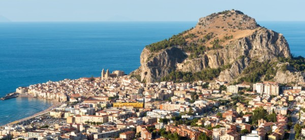 the-village-of-cefalu-in-sicily-PE9JS2G