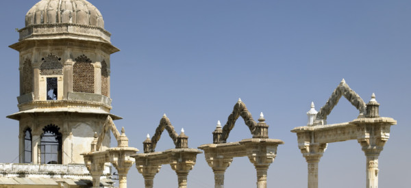 archways-at-the-city-palace-in-udaipur-in-rajasthan-in-western-india_t20_PokA0Q