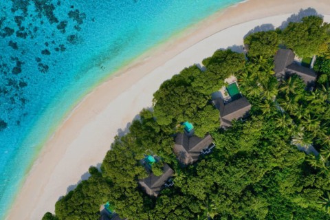 Vakkaru Maldives - Beach Pool von oben