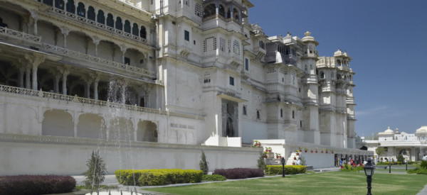 city-palace-rajya-angan-chowk-in-the-city-of-udaipur-in-rajasthan-in-western-india_t20_BA2Pav