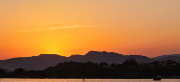 Romantic Lake Pichola on sunset. Udaipur, Rajasthan, India