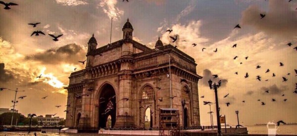 mumbai-gateway-of-india-at-sunrise_t20_JlKxKE