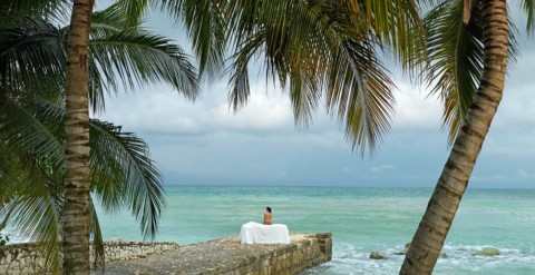 Jamaica Round Hill Hotel & Villas - strand mit Palmen