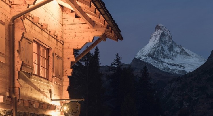 CERVO Mountain Boutique Resort - Im Hintergrund das Matterhorn