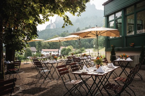 AMERON – Neuschwanstein Alpsee Resort Spa - Terrasse mit Blick auf See