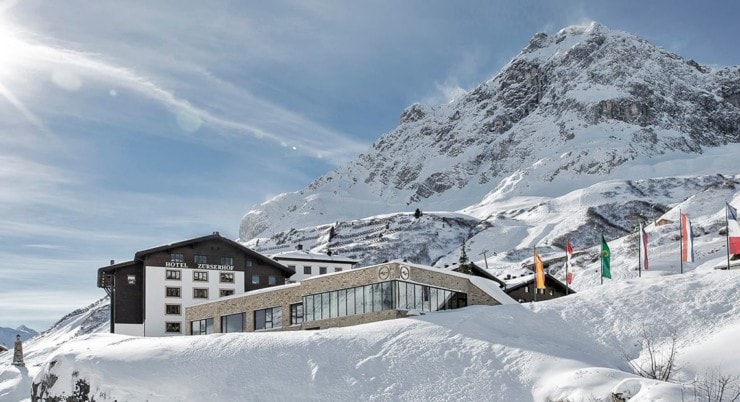 Hotel Zürserhof - außen winter