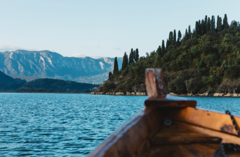 Aman Sveti Stefan - Boot Meer