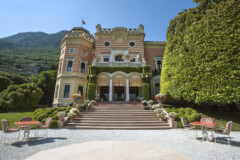 Villa Feltrinelli - außen mit Treppe